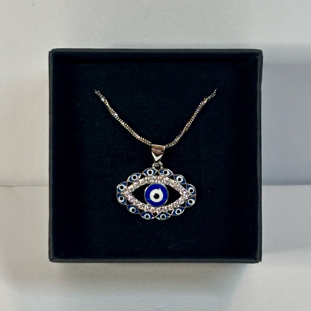 White gold-plated evil eye pendant necklace